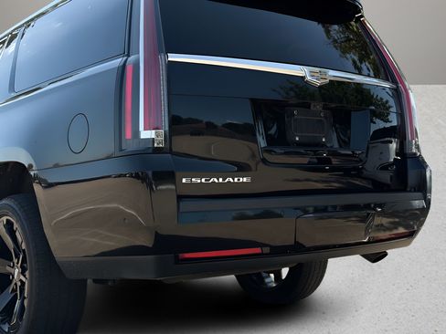 Used 2020 Cadillac Escalade ESV Platinum AWD/4WD image 30