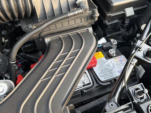 Used 2025 Chrysler Pacifica Select FWD image 35