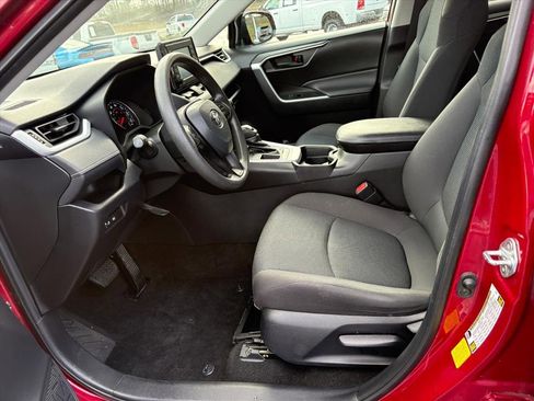 Used 2021 Toyota RAV4 LE image 15