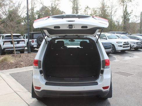 Used 2017 Jeep Grand Cherokee Laredo w/ Quick Order Package 2BE image 7