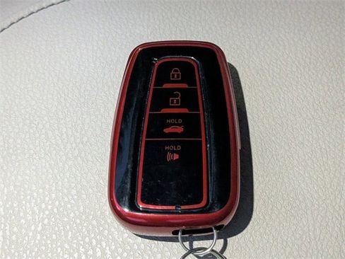 Used 2022 Toyota Camry XLE image 37