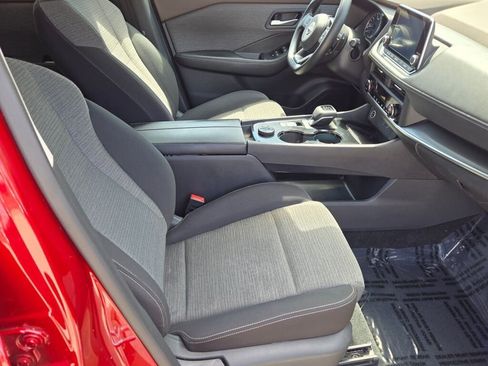 Used 2023 Nissan Rogue SV image 5