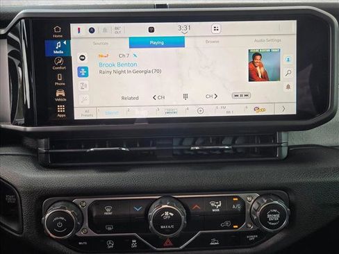 Used 2024 Jeep Gladiator Sport image 12