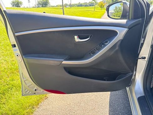 Used 2013 Hyundai Elantra GT w/ Touch & Go Pkg FWD image 21