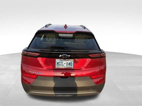 Used 2023 Chevrolet Bolt EUV LT w/ Comfort Package FWD image 4