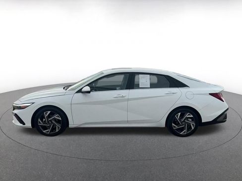 Used 2025 Hyundai Elantra SEL image 9