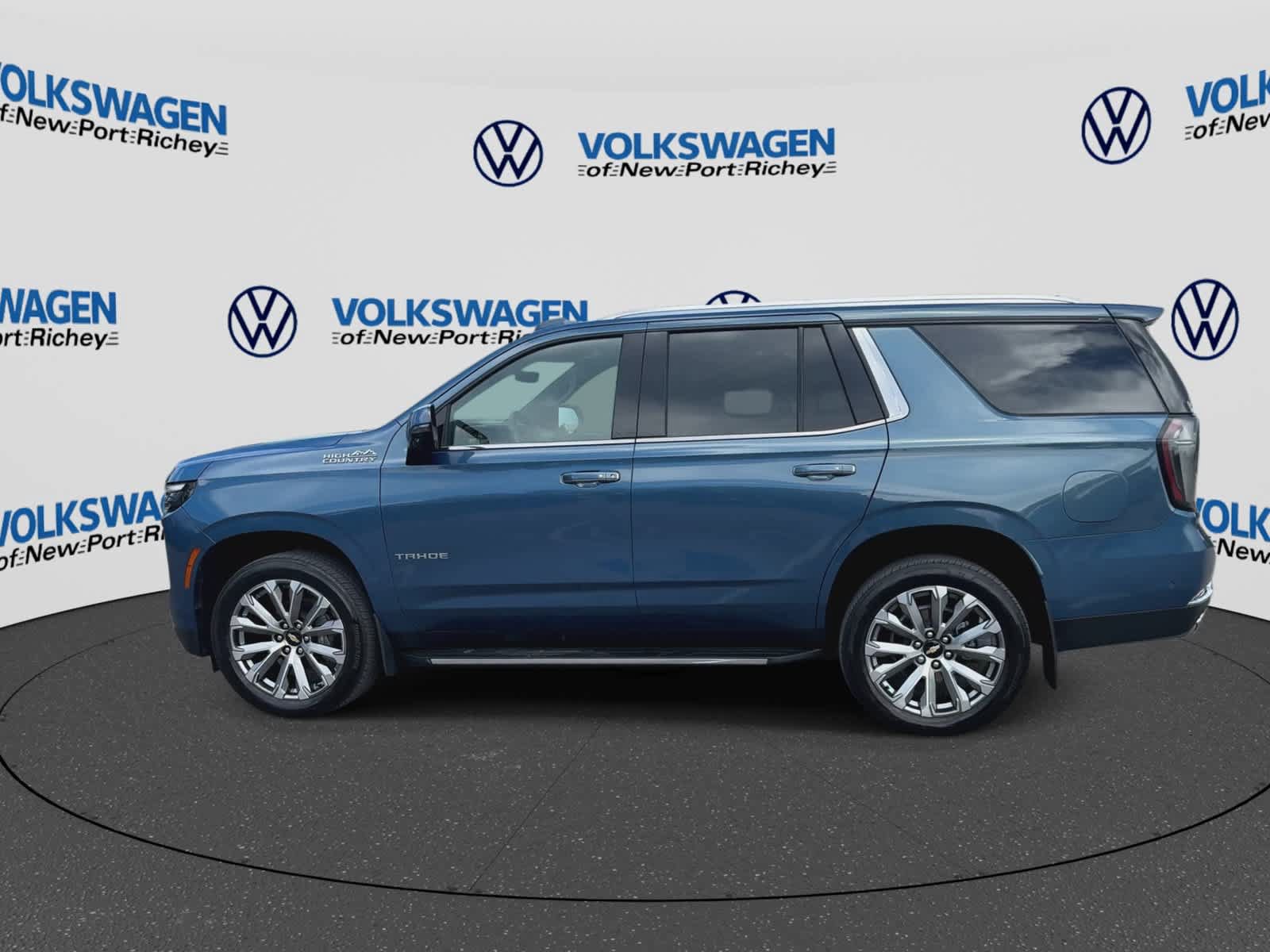 Used 2025 Chevrolet Tahoe High Country AWD/4WD image 5