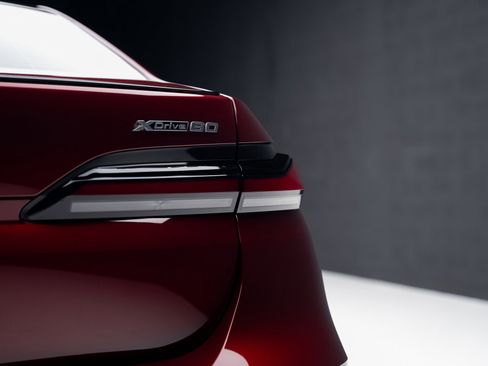 Used 2023 BMW i7 xDrive60 w/ Parking Assistance Package image 28