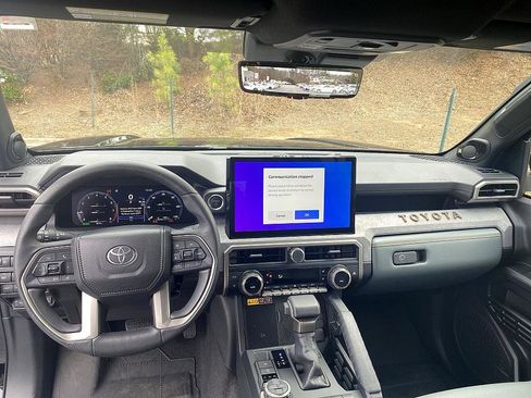 Certified 2025 Toyota 4Runner Trailhunter image 19