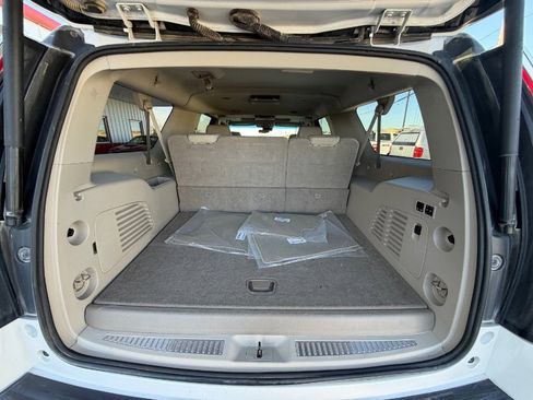 Used 2017 Cadillac Escalade ESV Luxury image 13