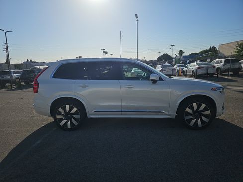 Used 2023 Volvo XC90 T8 Ultimate w/ Lounge Package AWD/4WD image 3