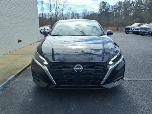 Used 2024 Nissan Altima 2.5 SV image 2