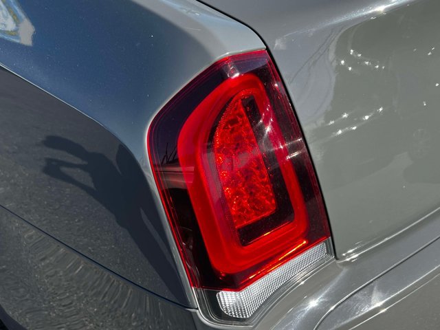 Used 2019 Chrysler 300 S RWD image 9