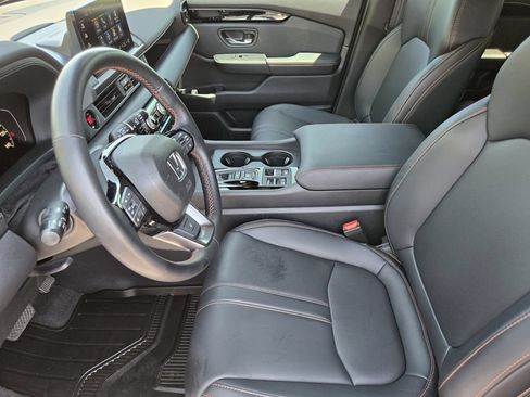 Used 2023 Honda Pilot TrailSport image 8