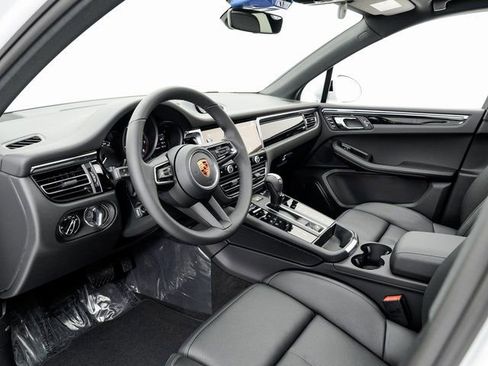 New 2026 Porsche Macan image 4