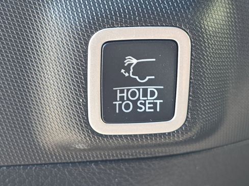 Used 2025 Jeep Grand Cherokee Summit w/ Obsidian Package image 20