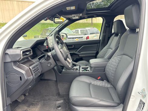 Certified 2025 Toyota 4Runner TRD Off-Road Premium AWD/4WD image 9