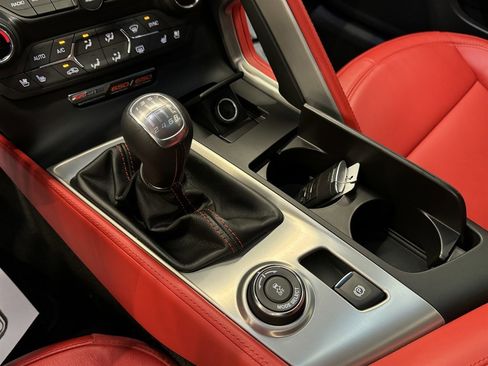 Used 2015 Chevrolet Corvette Z06 w/ 3LZ Preferred Equipment Group image 31