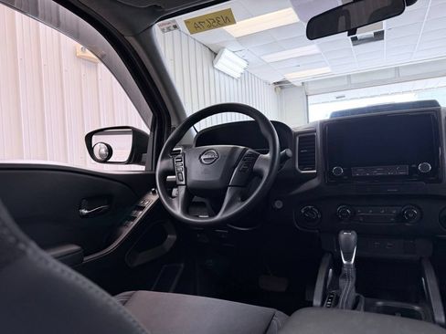 Used 2022 Nissan Frontier SV AWD/4WD image 12