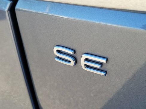 Certified 2024 Volkswagen Atlas SE FWD image 6