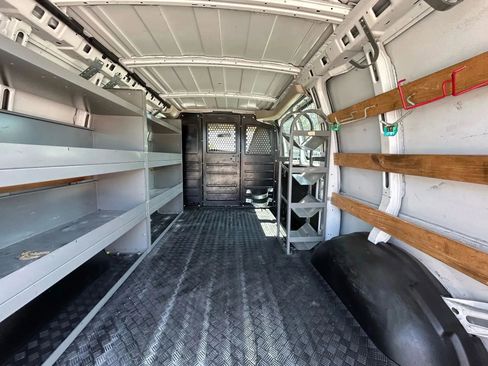 Used 2019 GMC Savana 2500 w/ Driver Convenience Package image 27