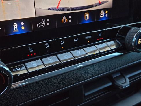 Used 2025 Chevrolet Colorado Trail Boss image 17