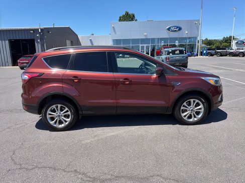 Used 2018 Ford Escape SE AWD/4WD image 2