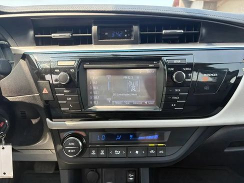 Used 2016 Toyota Corolla LE FWD image 12