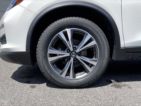 Used 2019 Nissan Rogue SV w/ Premium Package AWD/4WD image 8