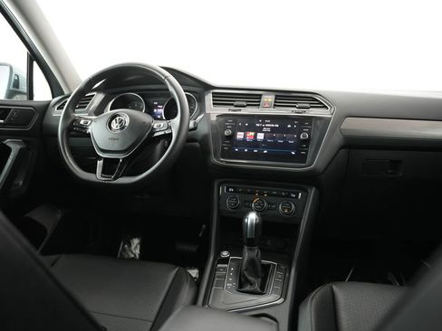Used 2020 Volkswagen Tiguan SE image 10