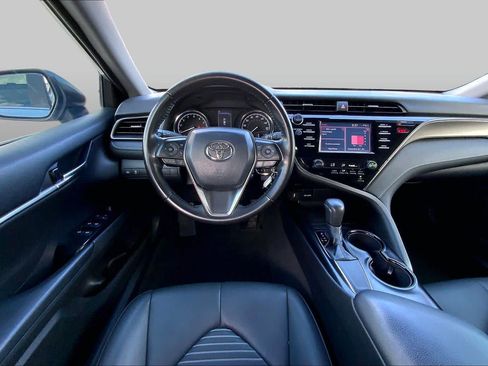 Used 2019 Toyota Camry SE FWD image 5