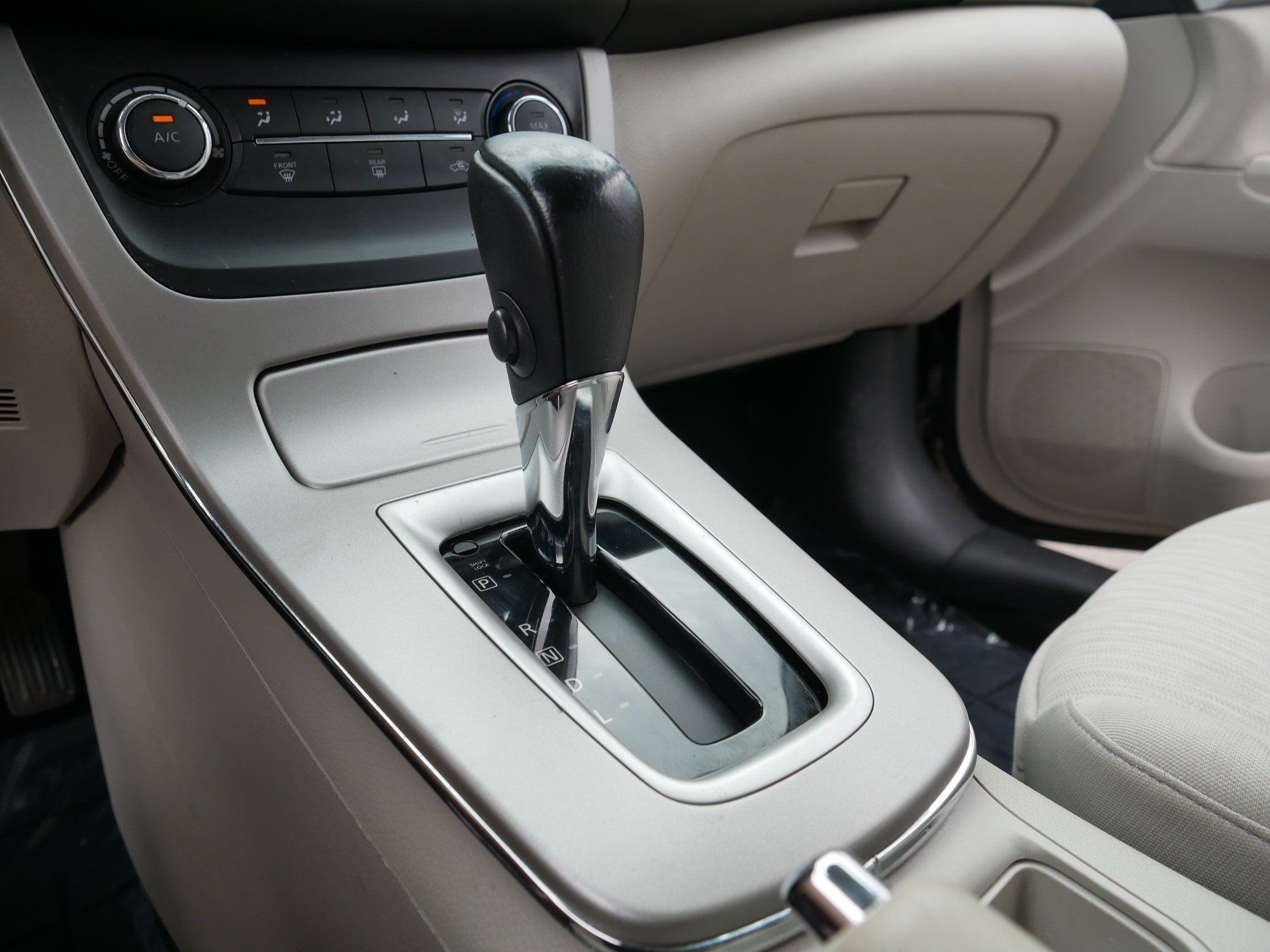 Used 2015 Nissan Sentra SV w/ Style Package FWD image 28