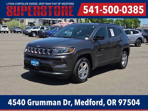 Used 2023 Jeep Compass Latitude w/ Convenience Group AWD/4WD image 1