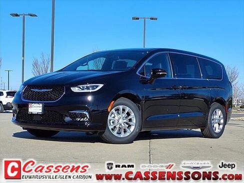 New 2026 Chrysler Pacifica Limited w/ Trailer Tow Group image 33