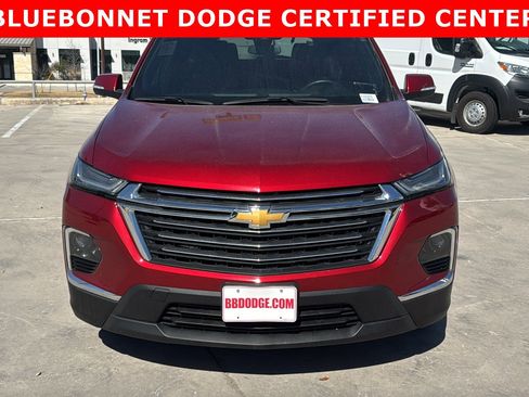 Used 2023 Chevrolet Traverse LT image 2