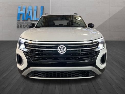 Certified 2025 Volkswagen Atlas Peak Edition SE AWD/4WD image 9