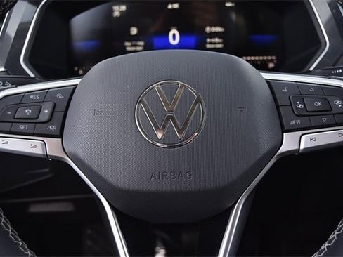 Certified 2023 Volkswagen Tiguan SE image 18