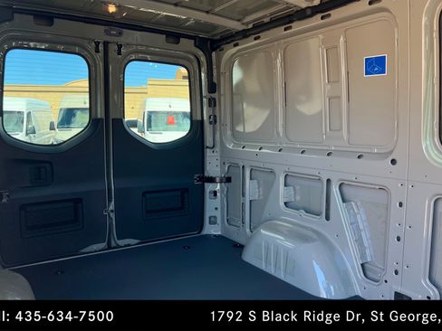 Used 2025 Mercedes-Benz Sprinter 2500 image 19