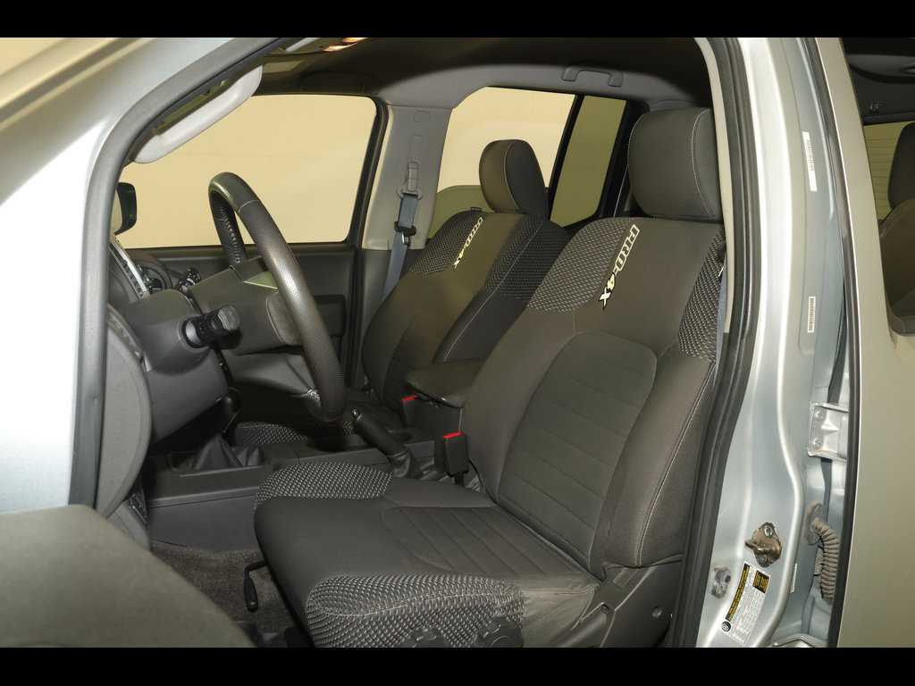 Used 2015 Nissan Xterra PRO-4X AWD/4WD image 2