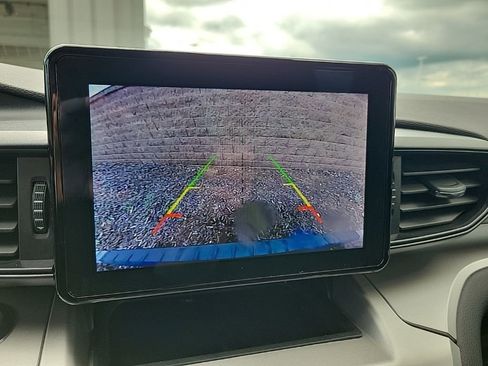 Used 2022 Ford Explorer XLT image 27