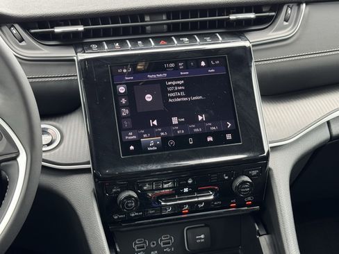 Used 2025 Jeep Grand Cherokee Altitude image 18