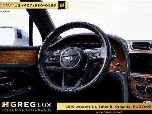 Used 2022 Bentley Bentayga image 44