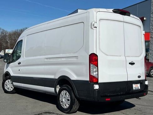 Used 2022 Ford E-Transit Medium Roof image 12