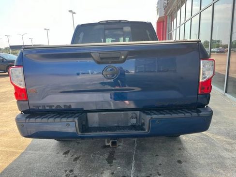 Used 2018 Nissan Titan SV w/ SV Convenience Package AWD/4WD image 3