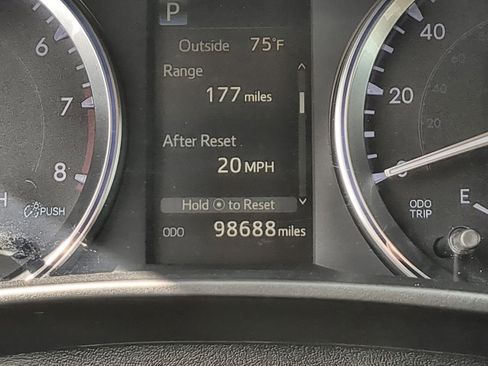 Used 2017 Toyota Highlander XLE image 12