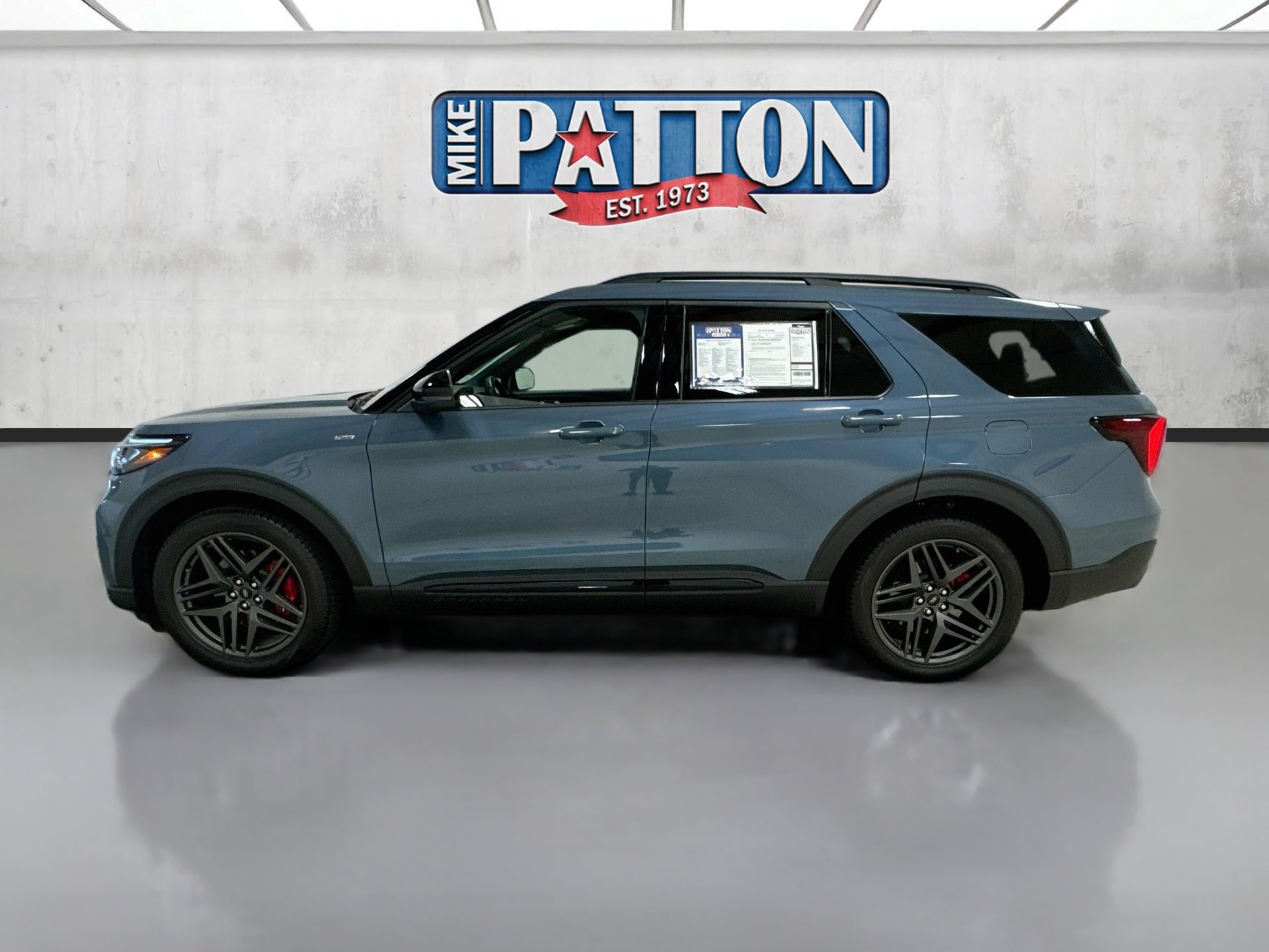 Used 2025 Ford Explorer ST-Line w/ Premium Package RWD image 4