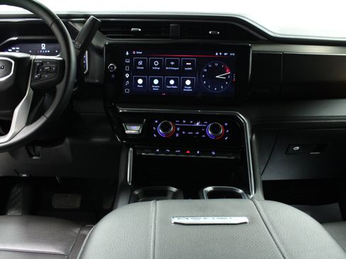 Used 2026 GMC Sierra 2500 Denali w/ Denali Reserve Package AWD/4WD image 18