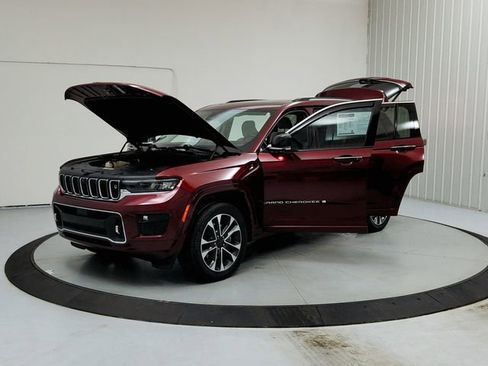 Used 2022 Jeep Grand Cherokee L Overland w/ Advanced Protech Group III image 11