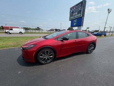 Used 2024 Toyota Prius XLE FWD image 7