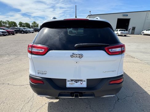 Used 2015 Jeep Cherokee Limited w/ Luxury Group AWD/4WD image 8